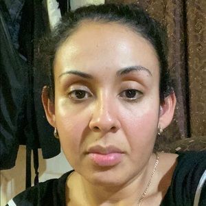 Meet your Posher, Esthela